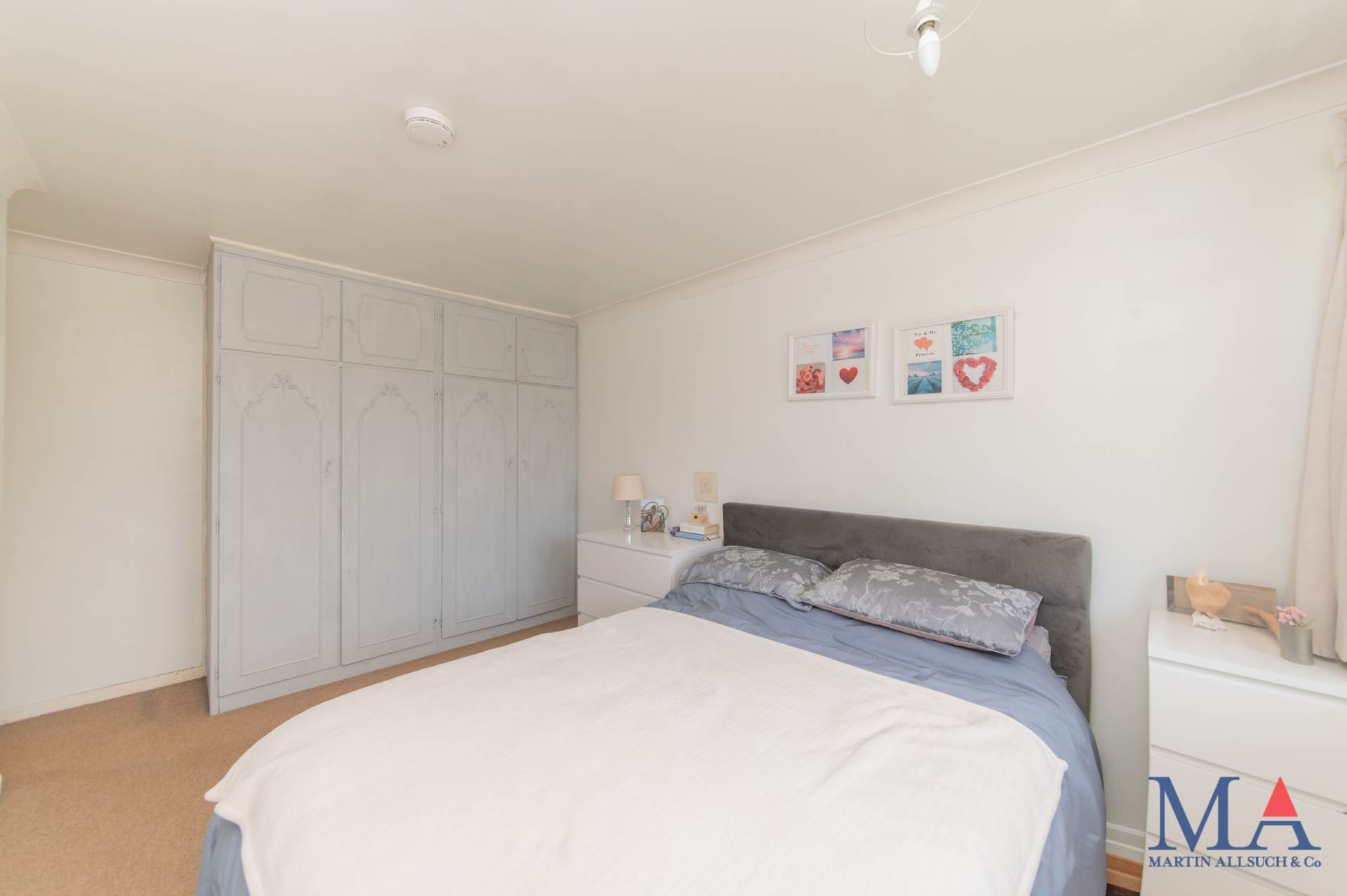 Vernon Crescent, East Barnet, Image 15