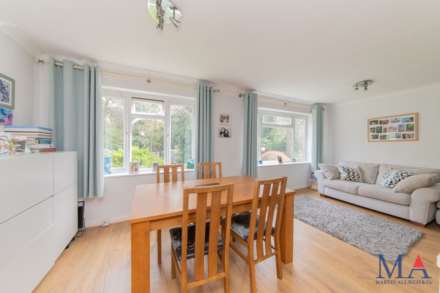 Vernon Crescent, East Barnet, Image 10