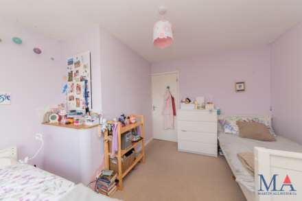 Vernon Crescent, East Barnet, Image 11
