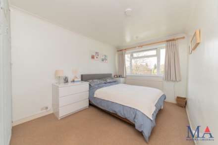 Vernon Crescent, East Barnet, Image 13