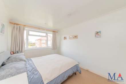 Vernon Crescent, East Barnet, Image 14