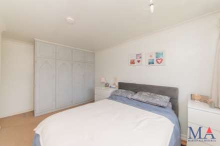 Vernon Crescent, East Barnet, Image 15