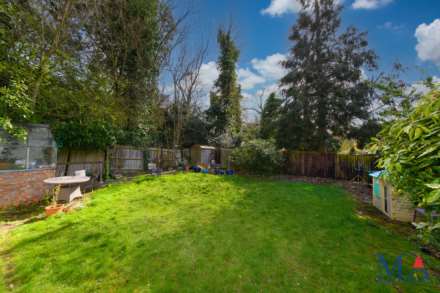 Vernon Crescent, East Barnet, Image 17