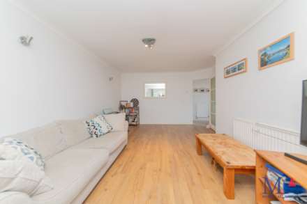 Vernon Crescent, East Barnet, Image 4