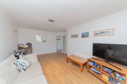Vernon Crescent, East Barnet, Image 5
