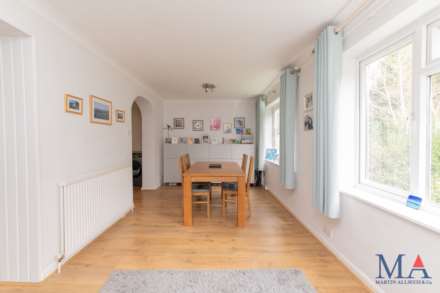 Vernon Crescent, East Barnet, Image 9