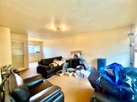 Ashdown Drive, Borehamwood, Image 2