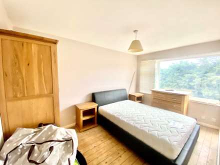 Ashdown Drive, Borehamwood, Image 4