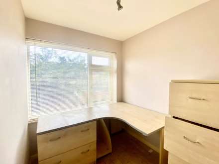 Ashdown Drive, Borehamwood, Image 6