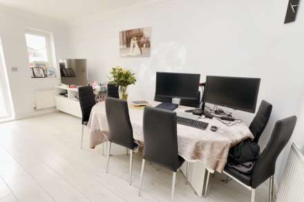 Coleridge Way, Borehamwood, Image 9
