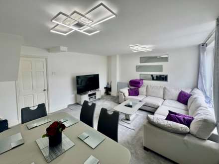 Watling Court, Elstree