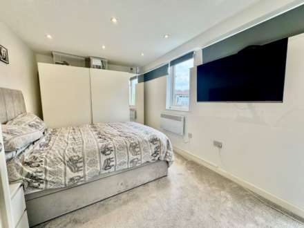 Watling Court, Elstree, Image 11