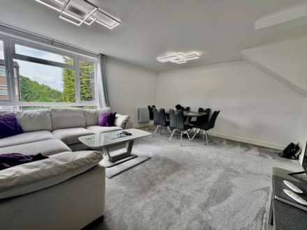 Watling Court, Elstree, Image 2