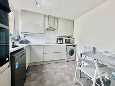 Watling Court, Elstree, Image 4