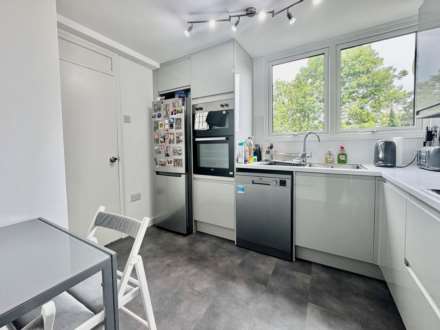 Watling Court, Elstree, Image 5