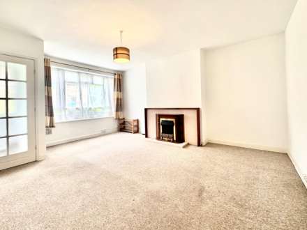 Fir Tree Court, Elstree, Image 4
