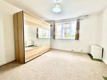 Fir Tree Court, Elstree, Image 8
