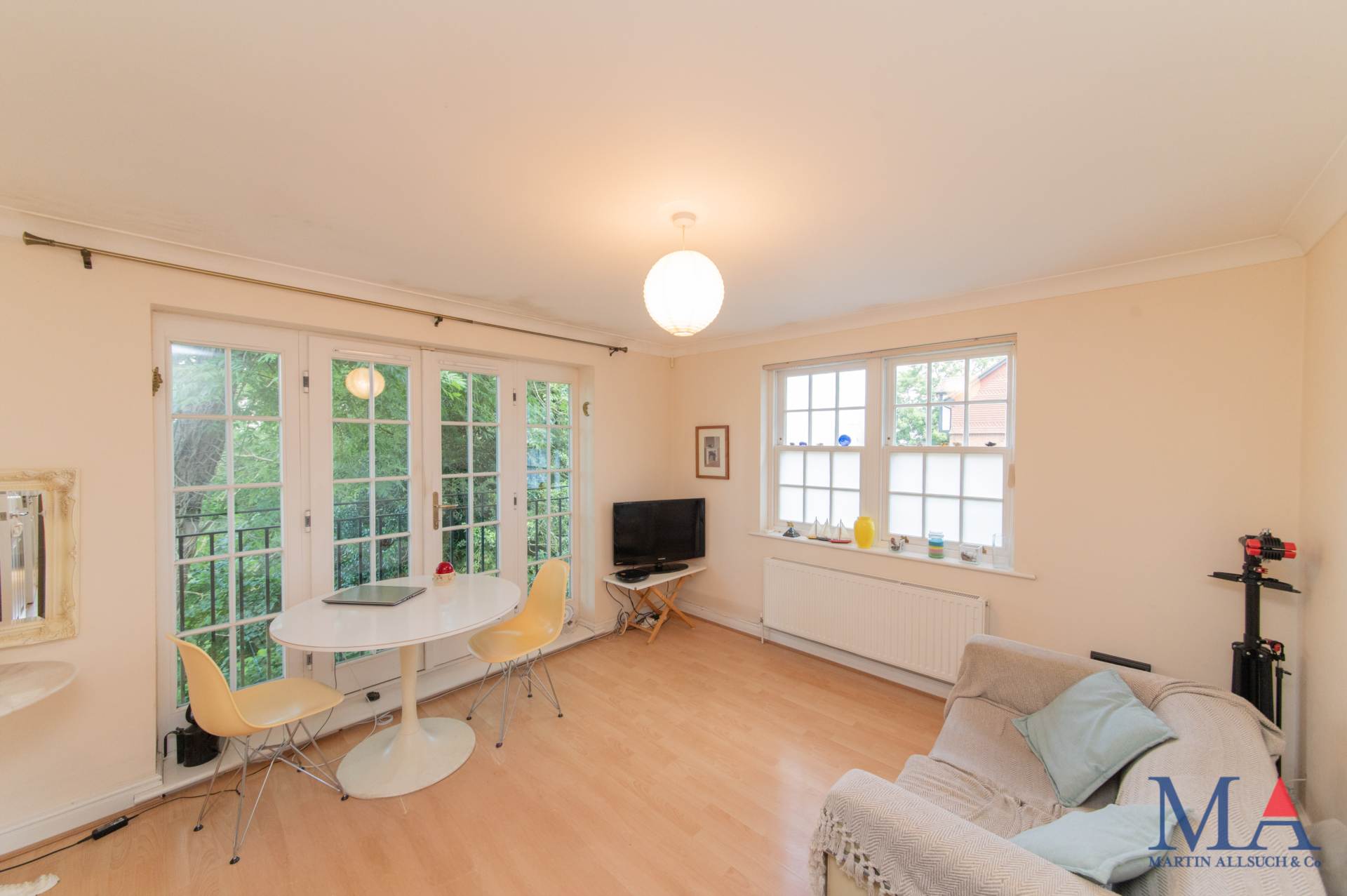 Lucas Court, Elstree, Image 3