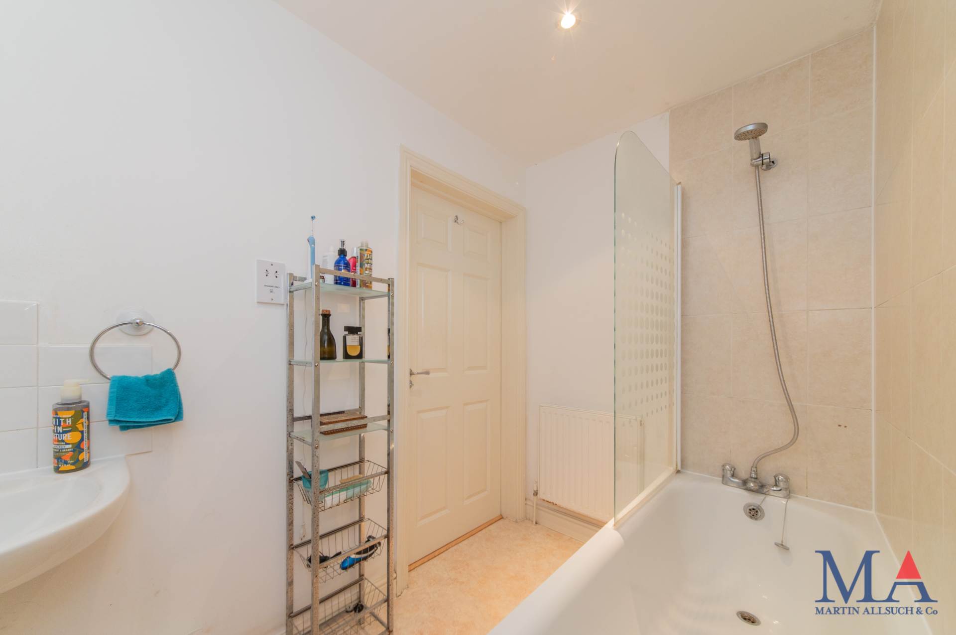 Lucas Court, Elstree, Image 9