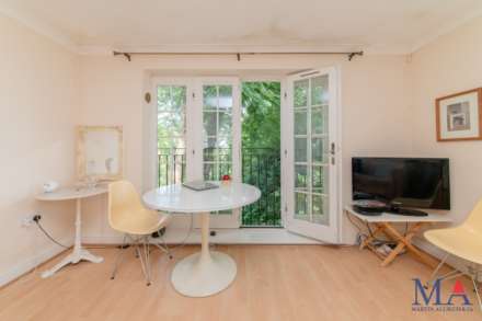 Lucas Court, Elstree, Image 10