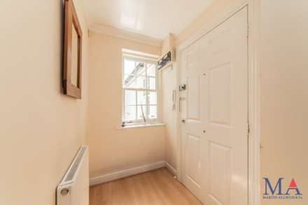 Lucas Court, Elstree, Image 11