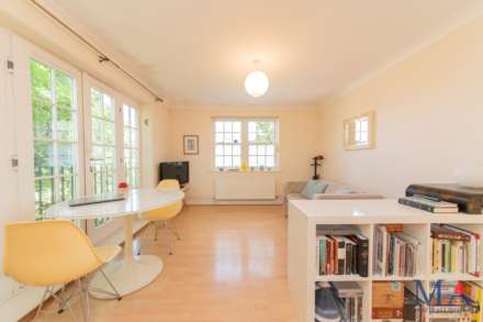 Lucas Court, Elstree, Image 2