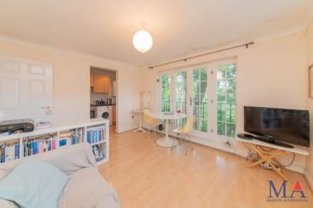 Lucas Court, Elstree, Image 4