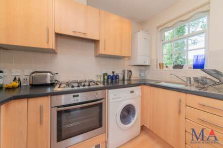 Lucas Court, Elstree, Image 5