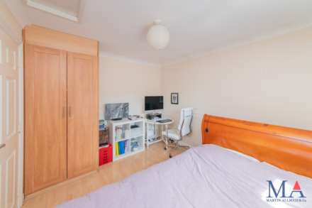 Lucas Court, Elstree, Image 7
