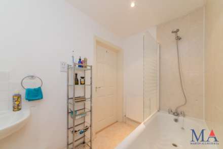 Lucas Court, Elstree, Image 9