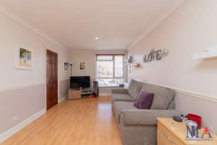 High Street, Borehamwood, Image 3