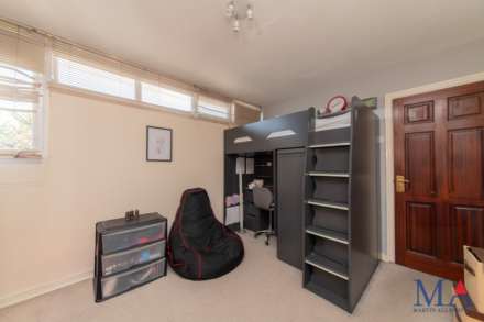 High Street, Borehamwood, Image 8