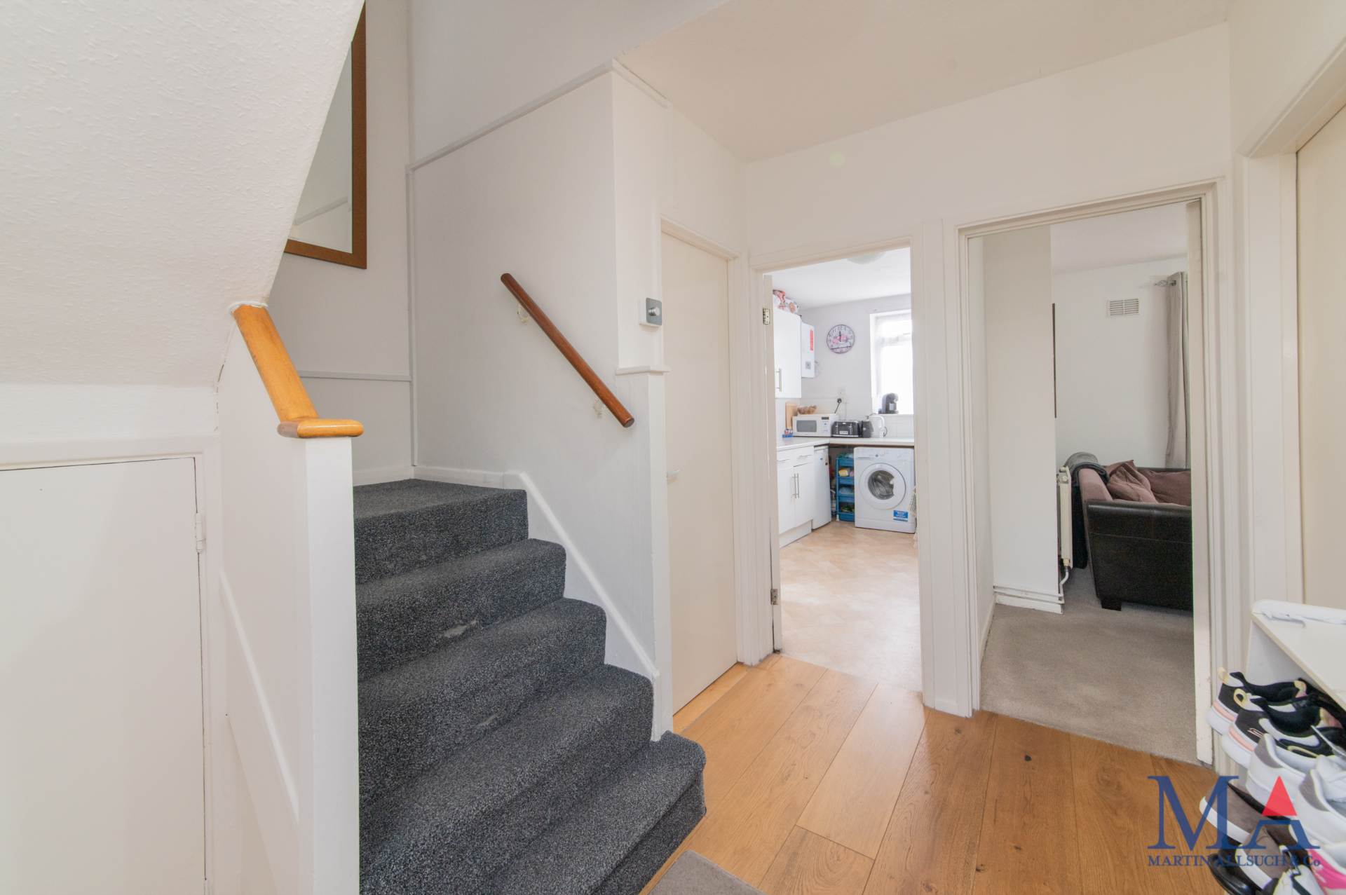 Stanborough Avenue, Borehamwood, Image 3