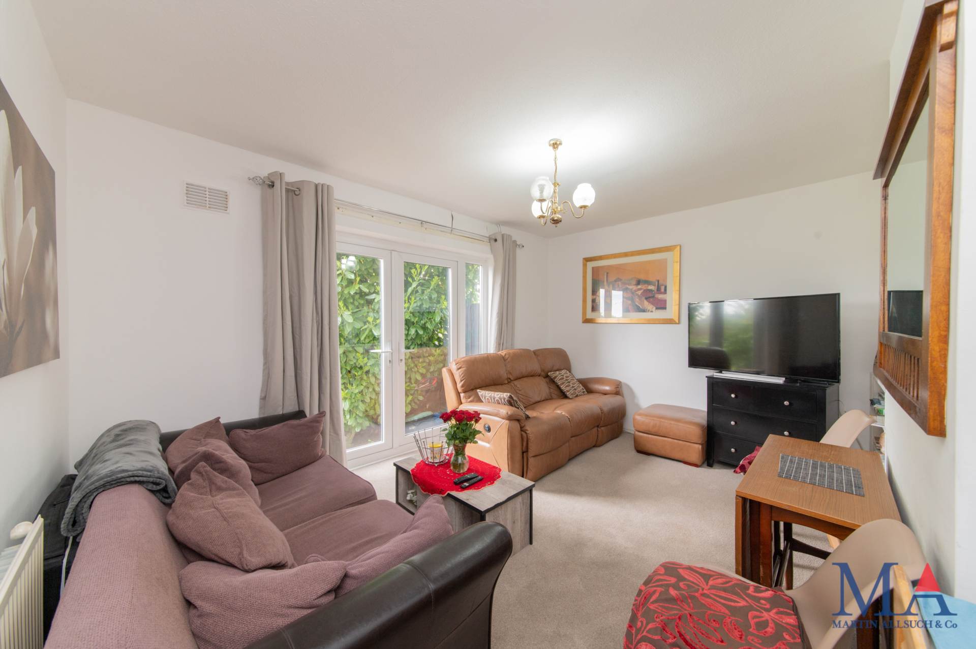 Stanborough Avenue, Borehamwood, Image 4