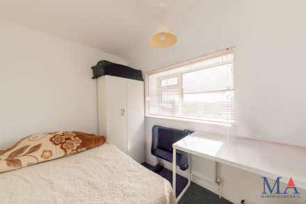 Stanborough Avenue, Borehamwood, Image 14