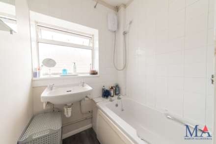 Stanborough Avenue, Borehamwood, Image 16