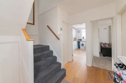 Stanborough Avenue, Borehamwood, Image 3