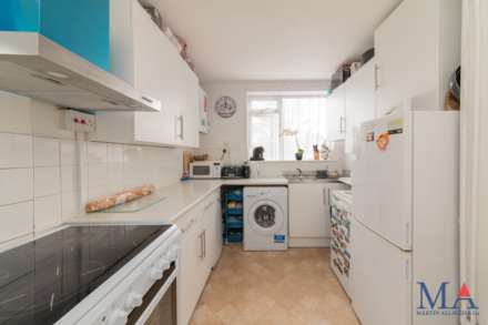 Stanborough Avenue, Borehamwood, Image 8