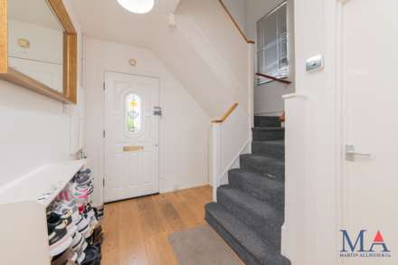 Stanborough Avenue, Borehamwood, Image 9