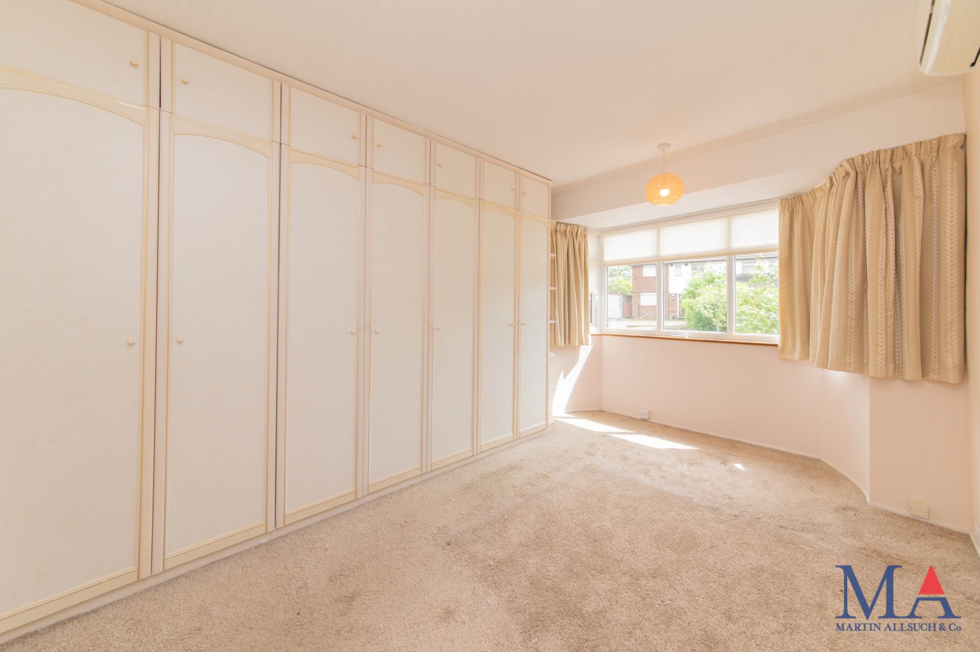Lullington Garth, Borehamwood, Image 18