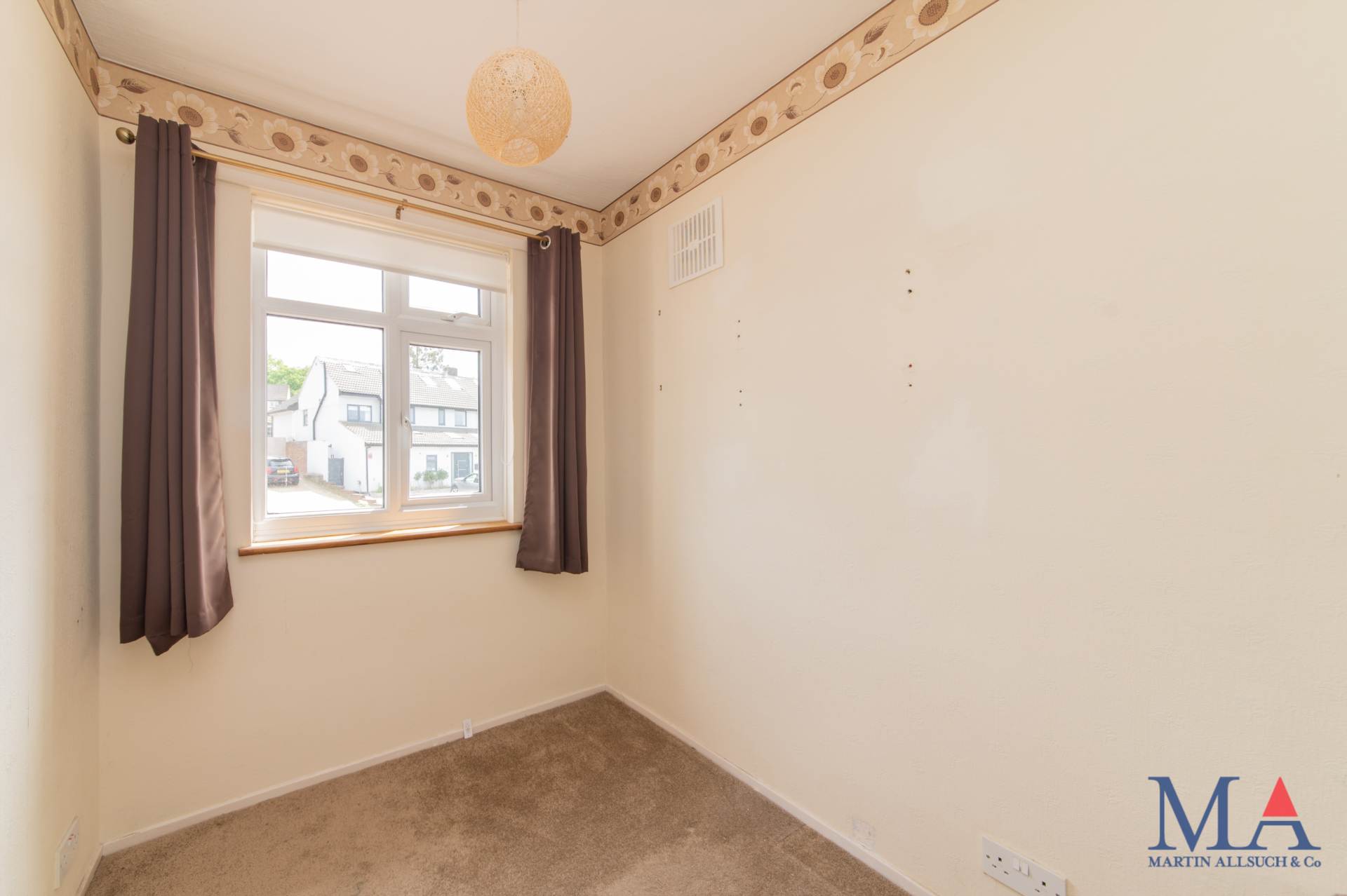 Lullington Garth, Borehamwood, Image 20