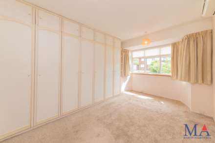 Lullington Garth, Borehamwood, Image 18