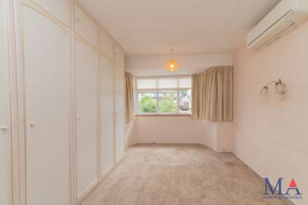 Lullington Garth, Borehamwood, Image 19