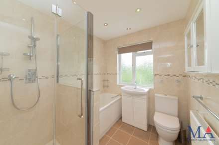 Lullington Garth, Borehamwood, Image 21