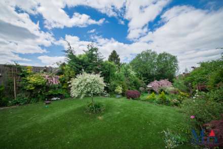 Lullington Garth, Borehamwood, Image 24