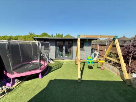 Hillside Avenue, Borehamwood, Image 9