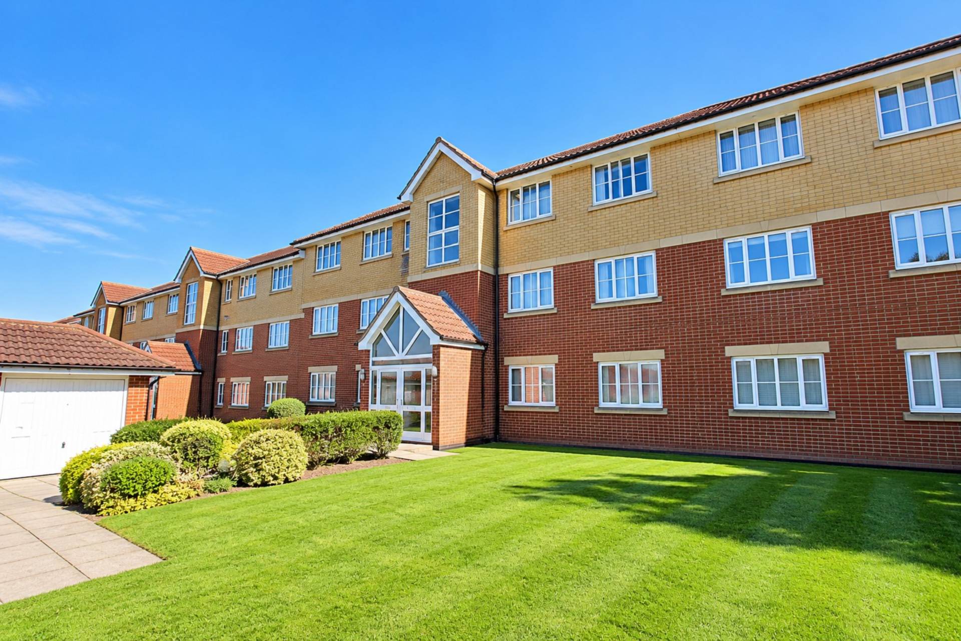 Armstrong Close, Borehamwood, Image 6