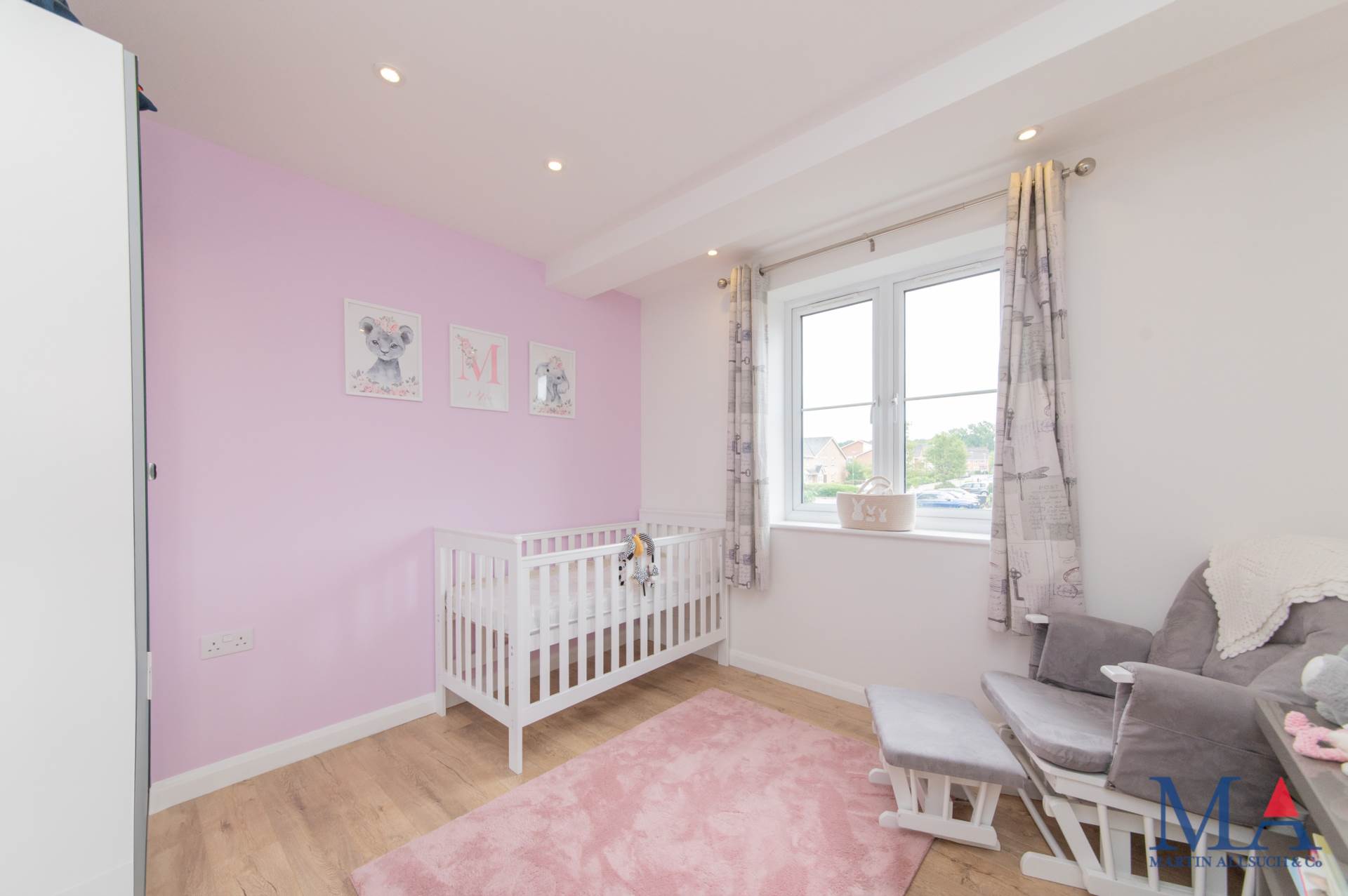 Oakwood House, Borehamwood, Image 11