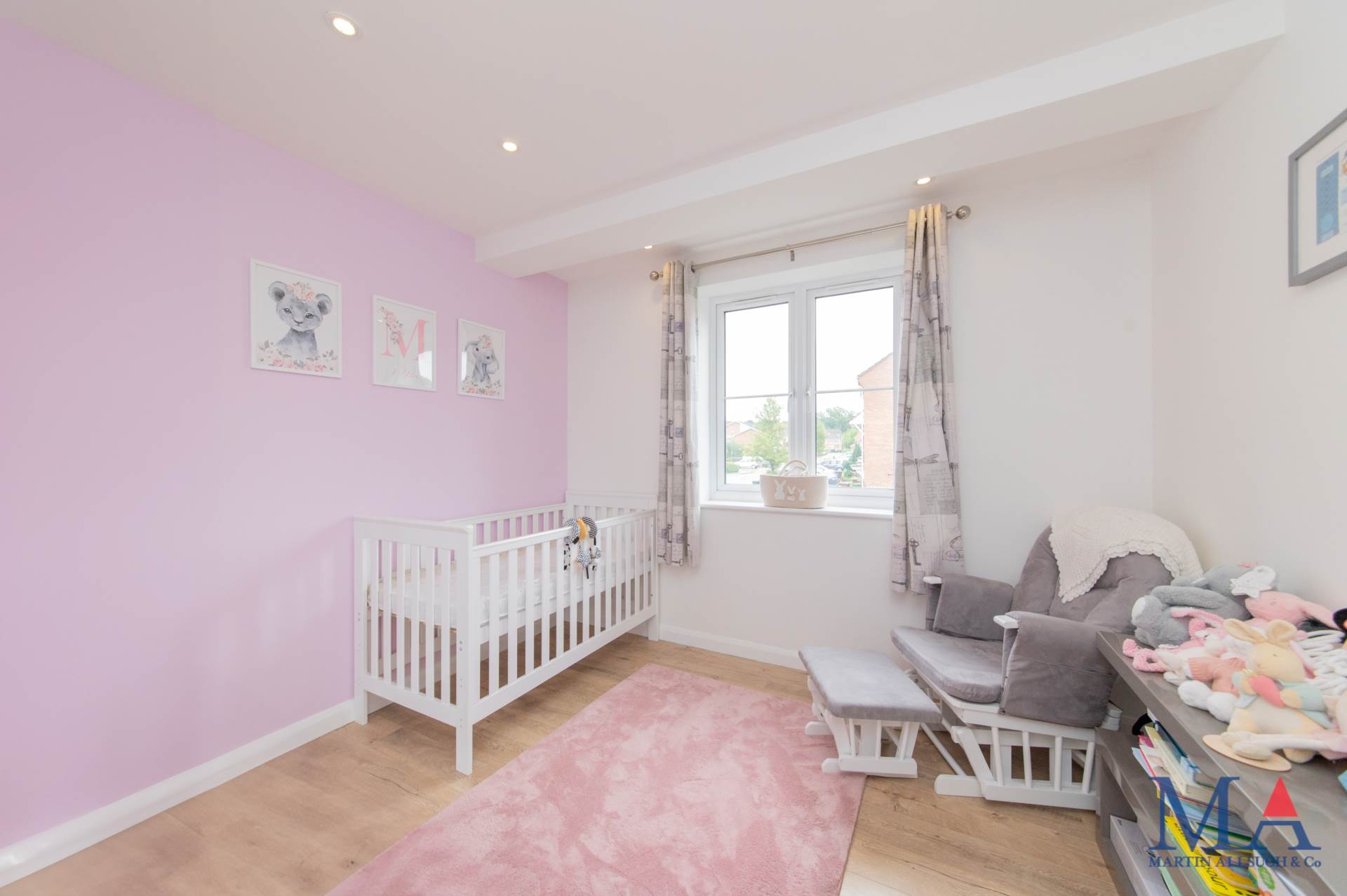 Oakwood House, Borehamwood, Image 12