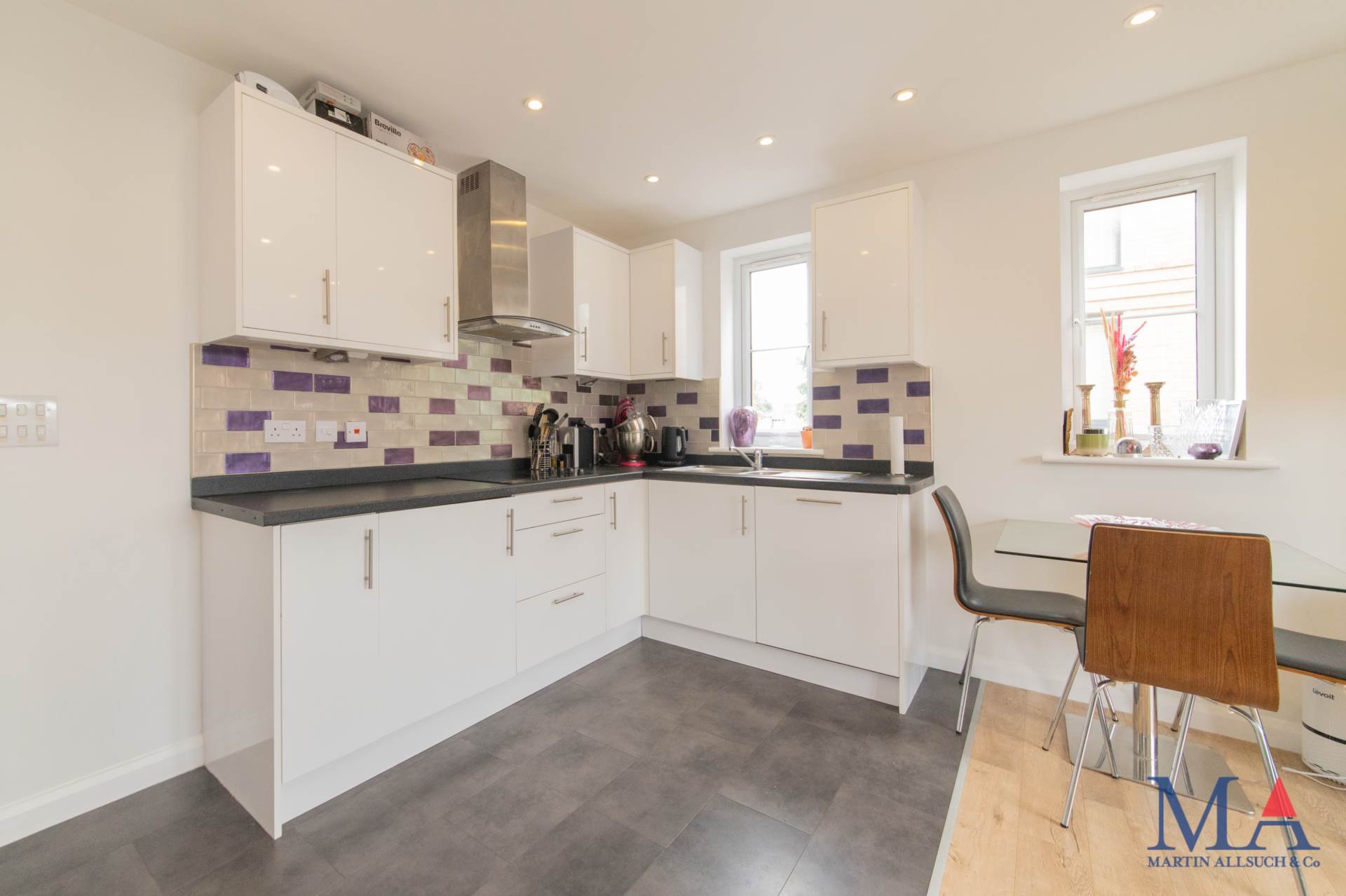 Oakwood House, Borehamwood, Image 4